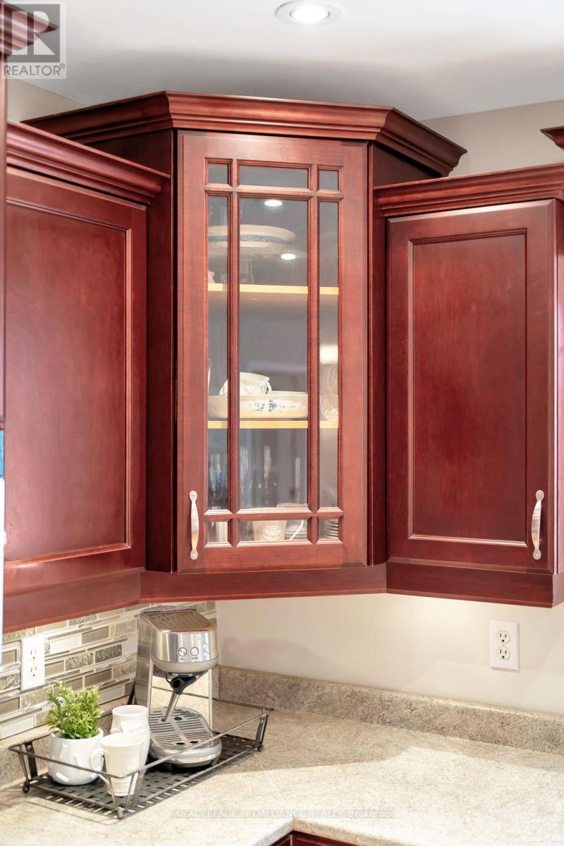 8 Linden Lane, Belleville, Ontario  K8N 5W9 - Photo 18 - X12503154