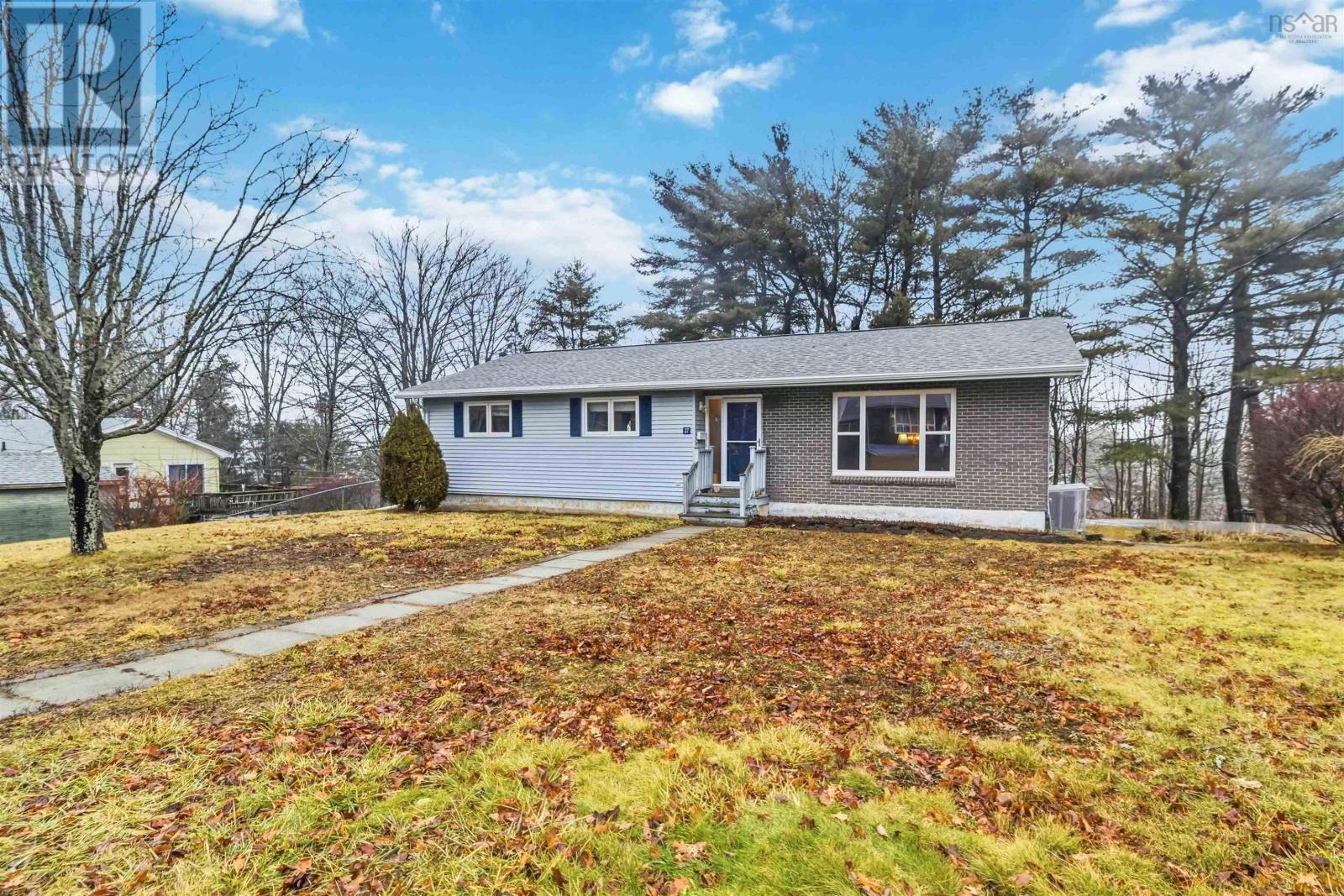 37 Westmount Heights, Bridgewater, Nova Scotia  B4V 1M5 - Photo 2 - 202601101