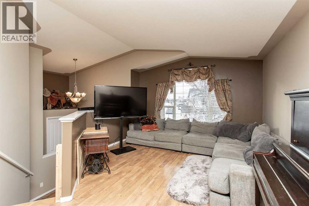 236 Deschner Close, Red Deer, Alberta  T4R 3C2 - Photo 3 - A2275945