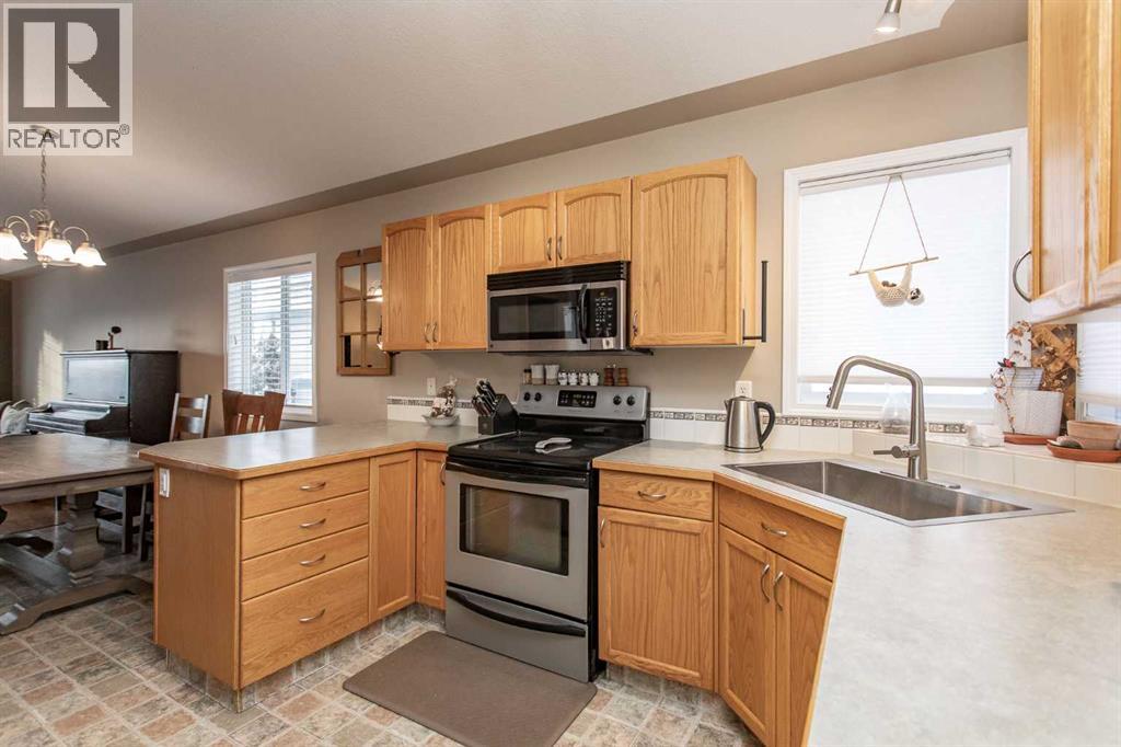 236 Deschner Close, Red Deer, Alberta  T4R 3C2 - Photo 7 - A2275945