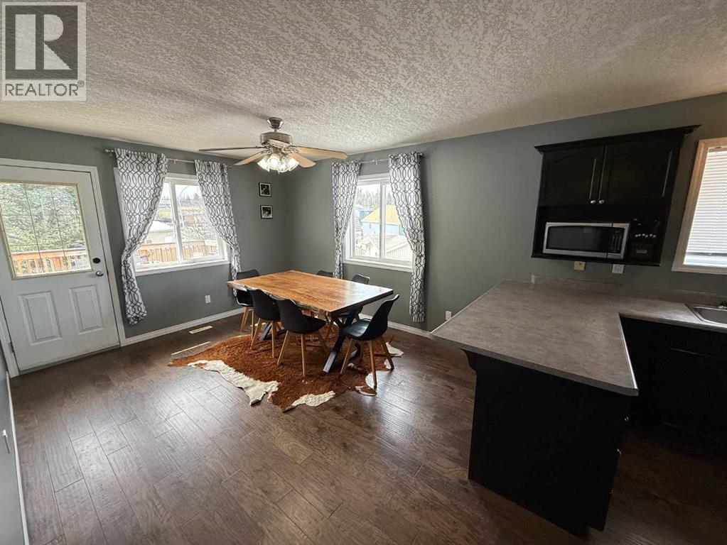 110 Parker Place, Hinton, Alberta  T7V 2C2 - Photo 5 - A2279601