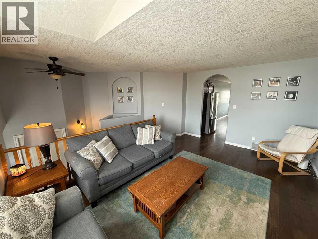 110 Parker Place, Hinton, Alberta  T7V 2C2 - Photo 3 - A2279601