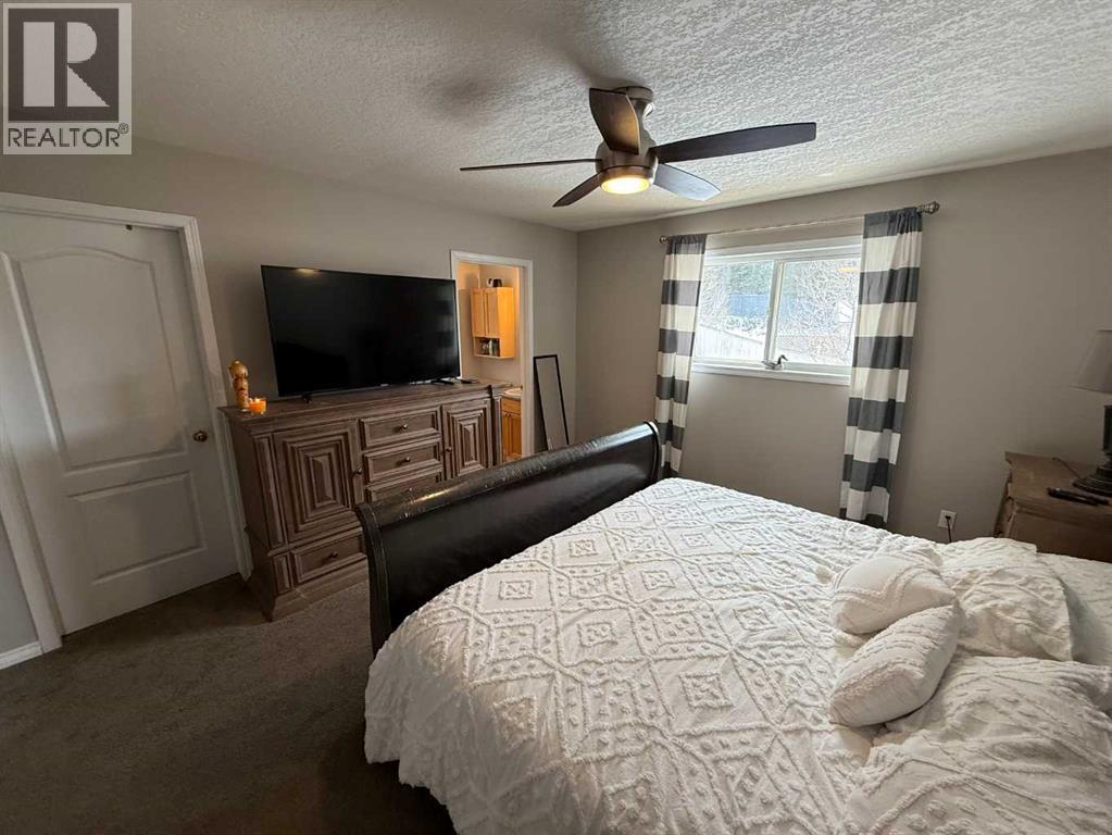 110 Parker Place, Hinton, Alberta  T7V 2C2 - Photo 8 - A2279601