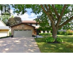 18 CHARTERHOUSE Crescent, Ancaster, Ontario