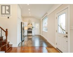 9 BENSHIRE DRIVE, Toronto, Ontario