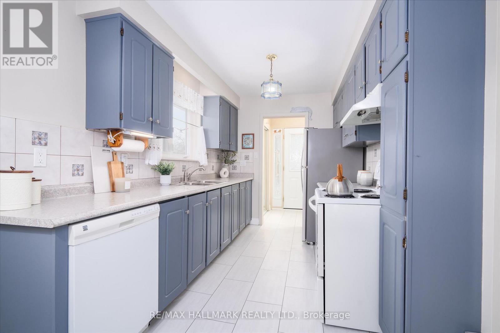 10 Briarbluff Avenue, Toronto, Ontario  M1E 3H3 - Photo 8 - E12753968