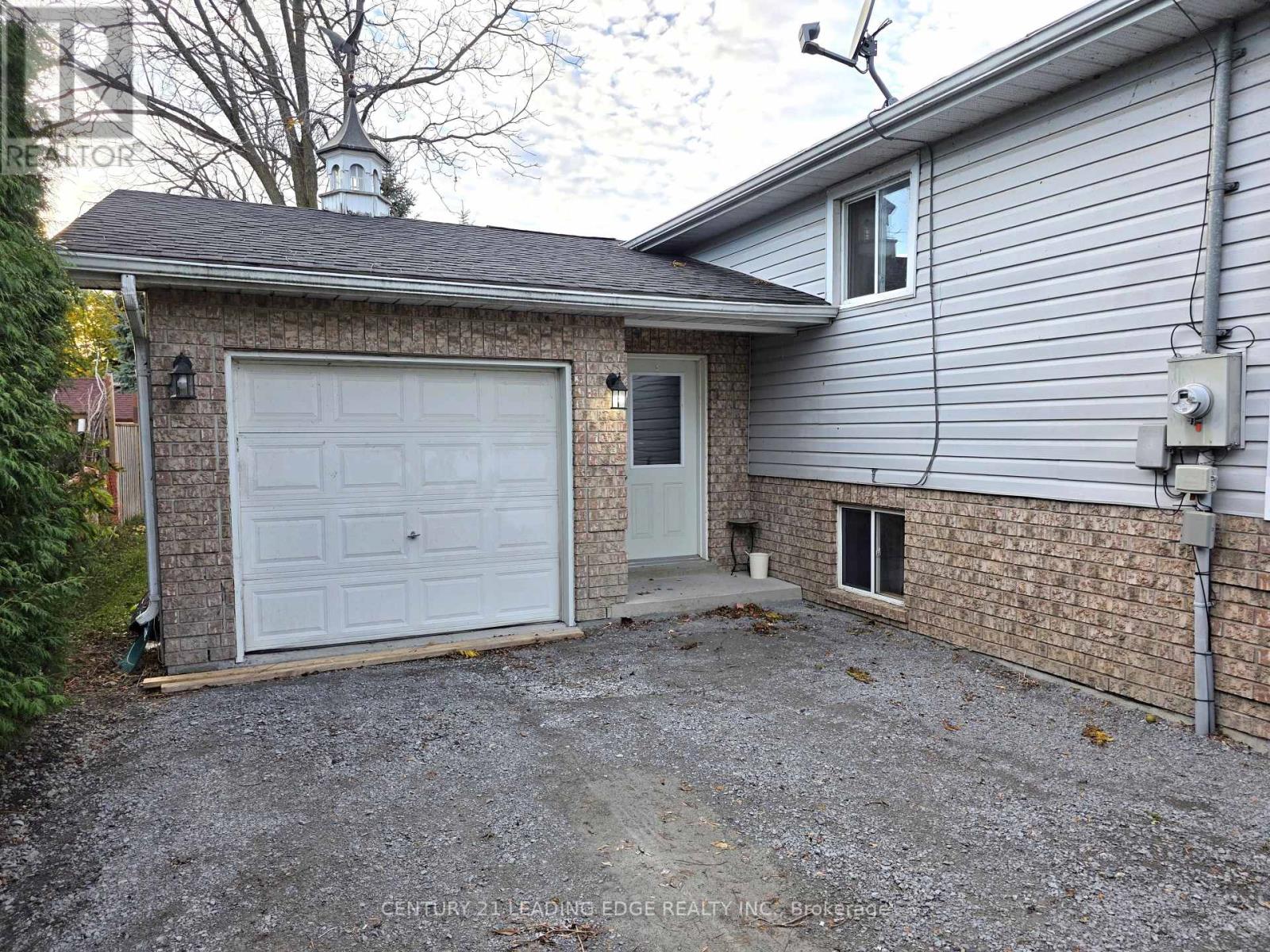 8 Lorne Street, Georgina, Ontario  L0E 1L0 - Photo 2 - N12753816