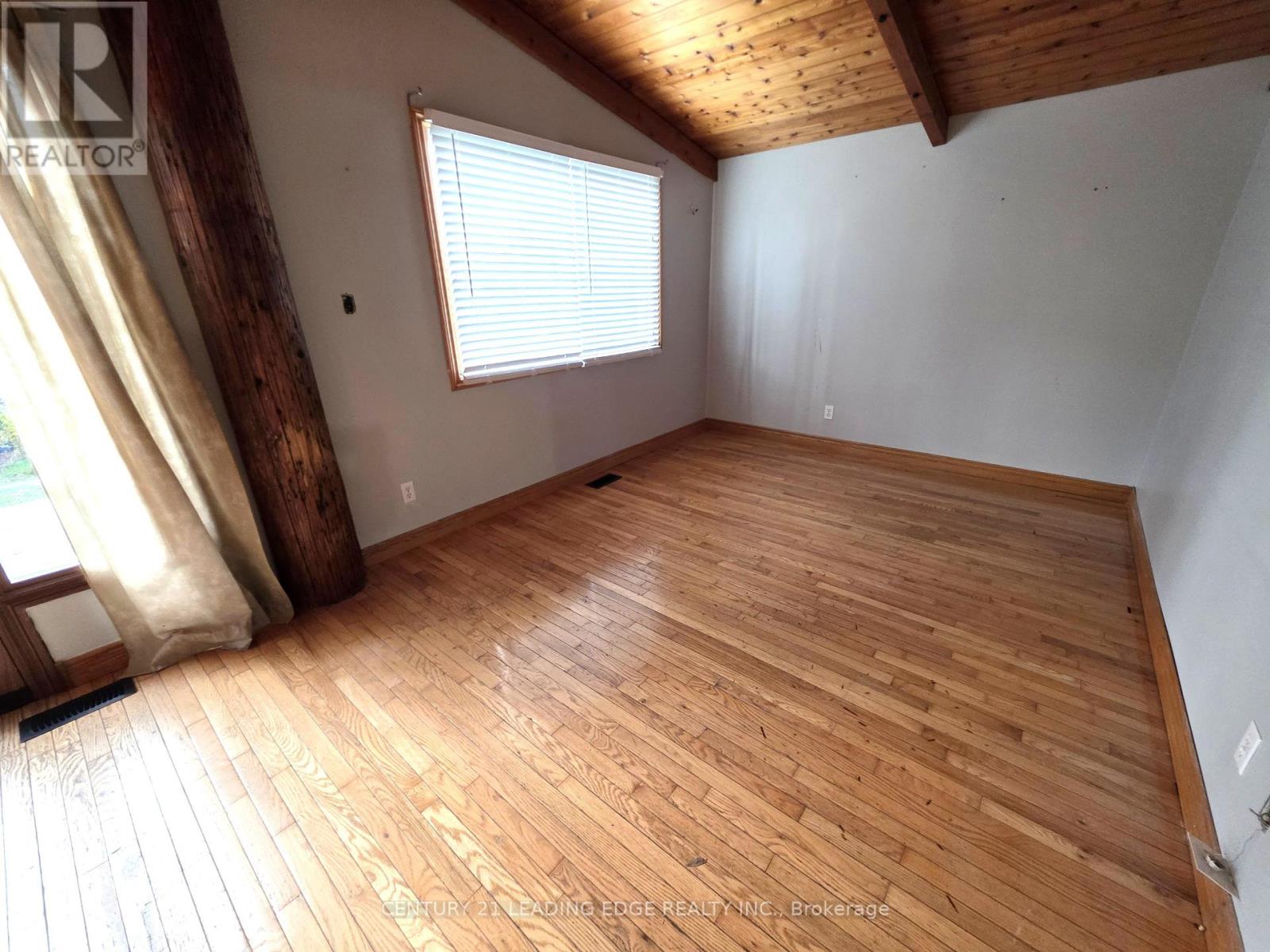 8 Lorne Street, Georgina, Ontario  L0E 1L0 - Photo 7 - N12753816