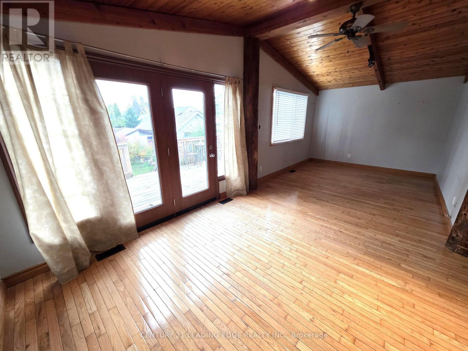 8 Lorne Street, Georgina, Ontario  L0E 1L0 - Photo 8 - N12753816