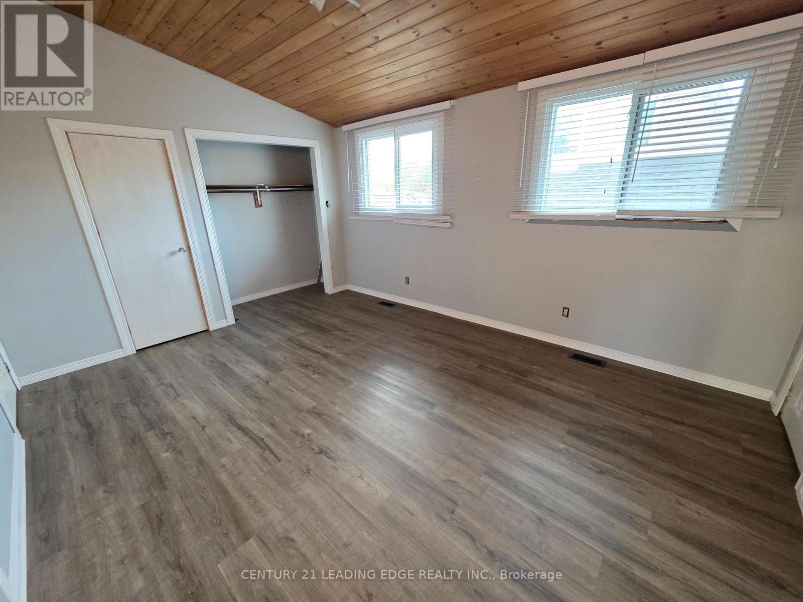 8 Lorne Street, Georgina, Ontario  L0E 1L0 - Photo 9 - N12753816