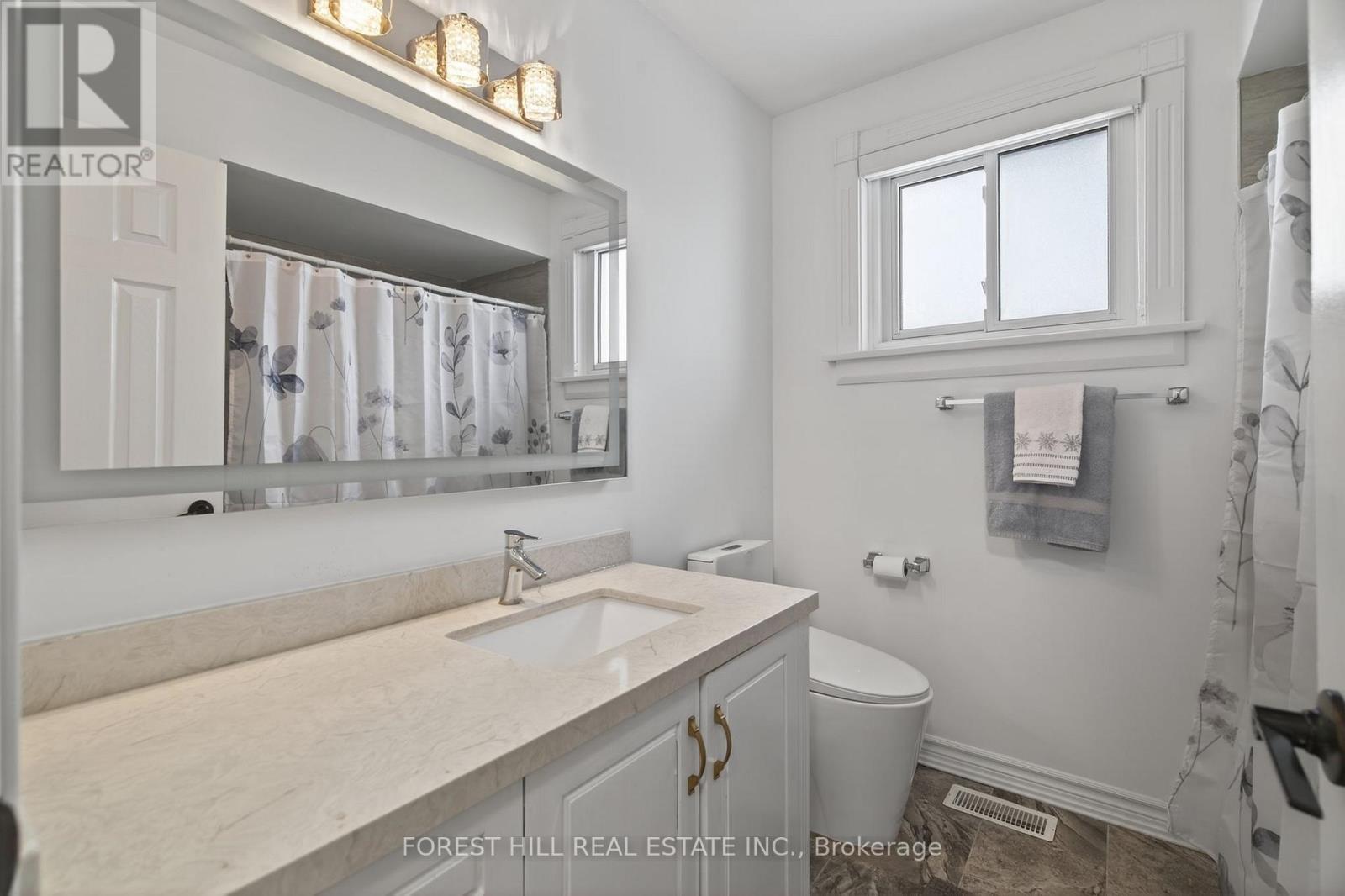 55 Townsend Avenue, Bradford West Gwillimbury, Ontario  L3Z 1X9 - Photo 16 - N12753904