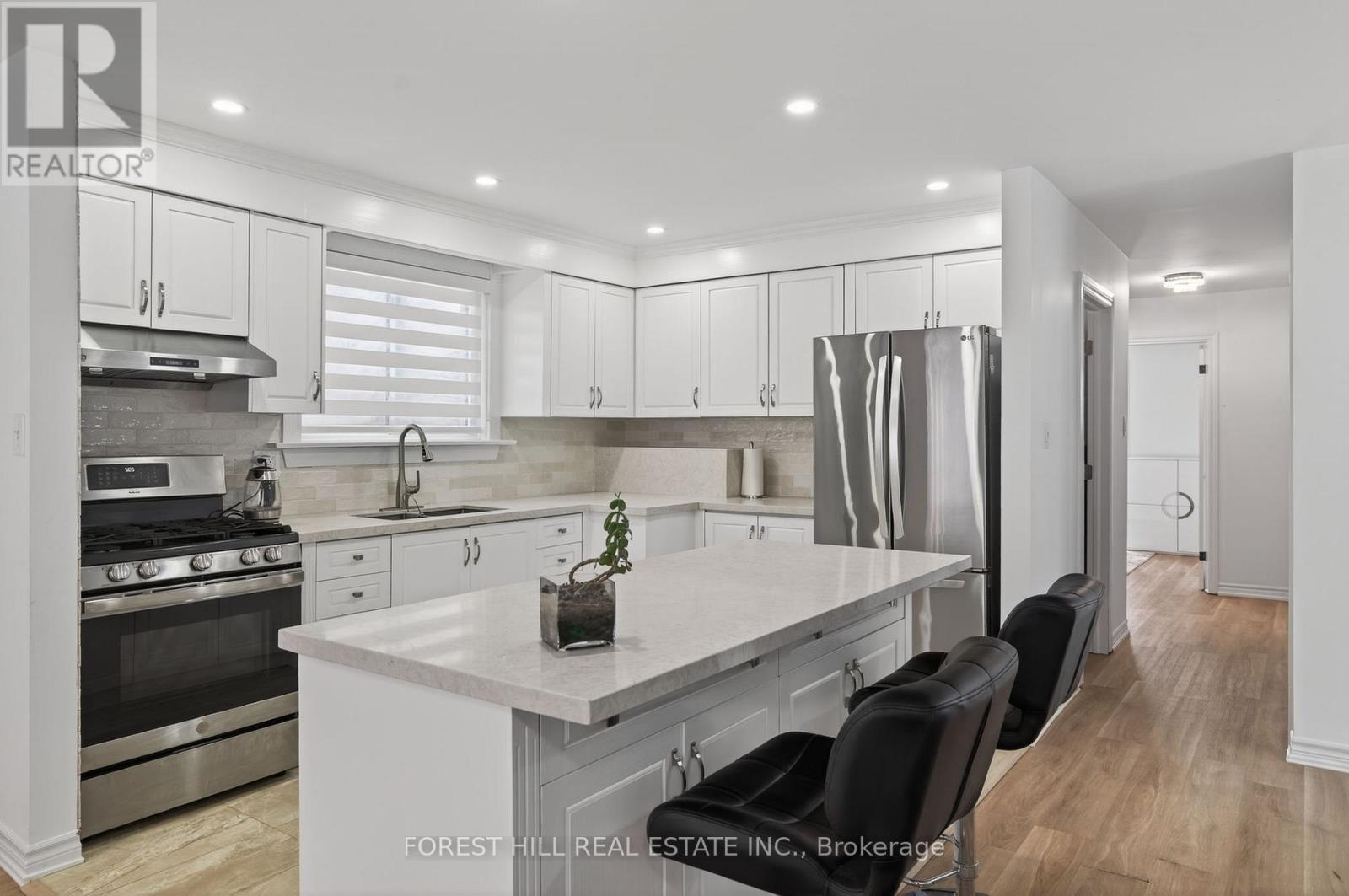 55 Townsend Avenue, Bradford West Gwillimbury, Ontario  L3Z 1X9 - Photo 7 - N12753904