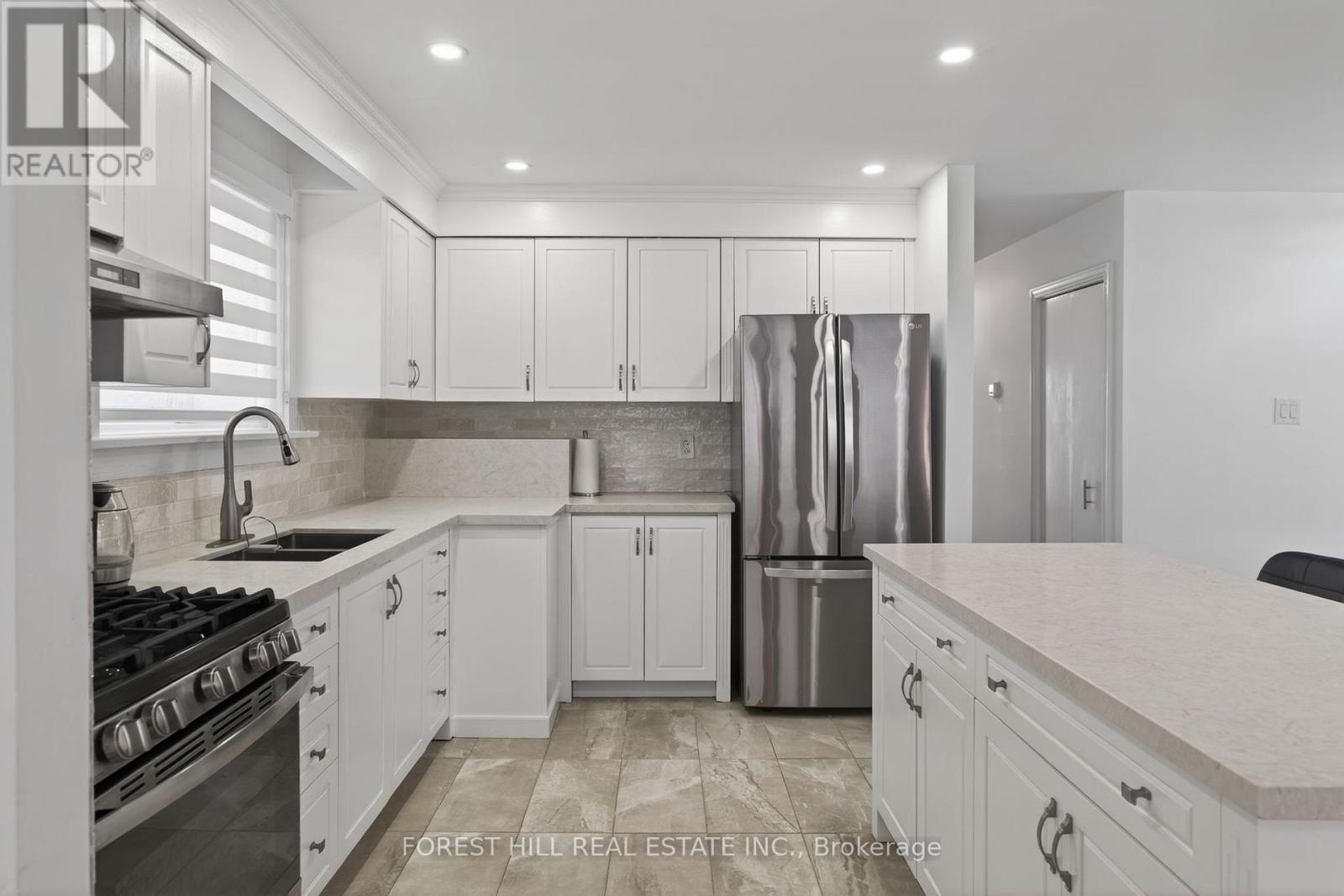 55 Townsend Avenue, Bradford West Gwillimbury, Ontario  L3Z 1X9 - Photo 8 - N12753904