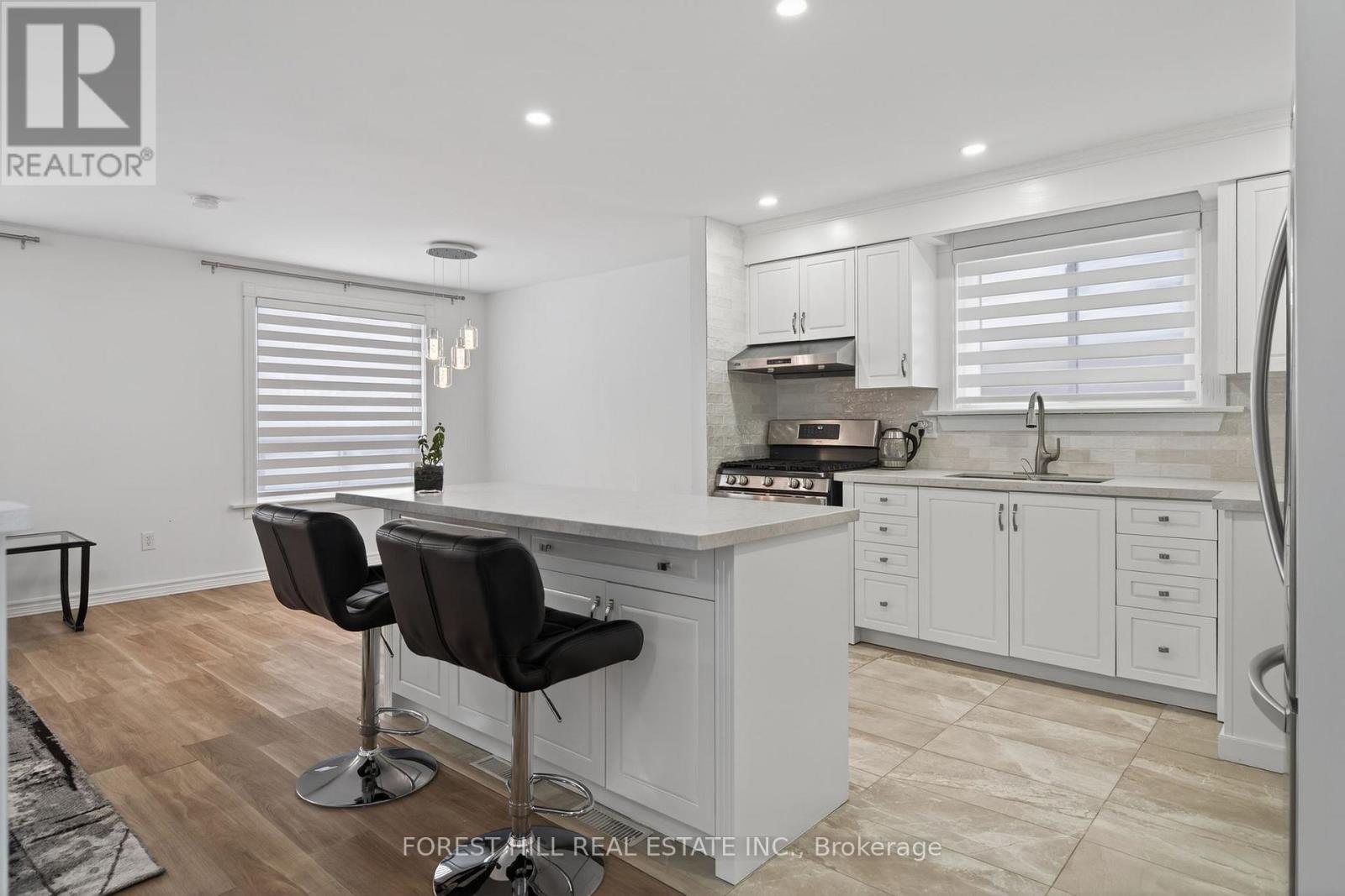 55 Townsend Avenue, Bradford West Gwillimbury, Ontario  L3Z 1X9 - Photo 9 - N12753904