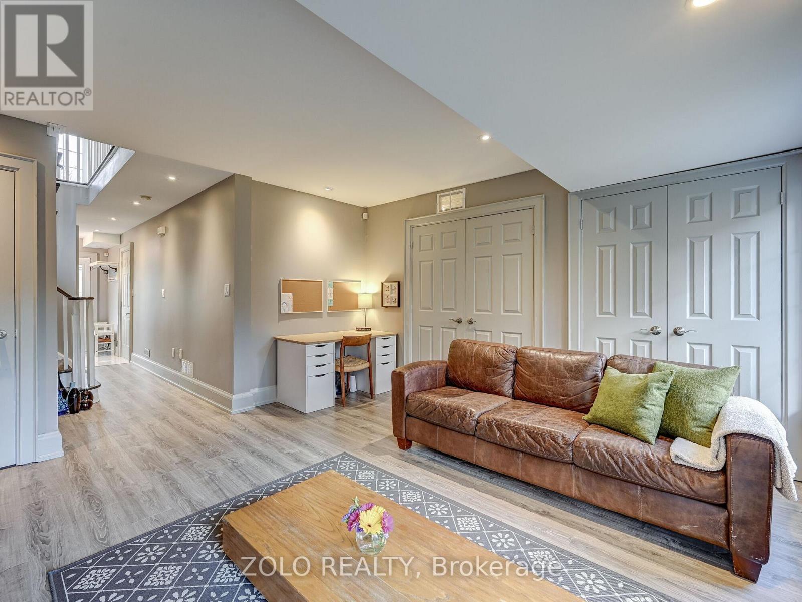 8 Burgon Place, Aurora, Ontario  L4G 7Y2 - Photo 4 - N12753926