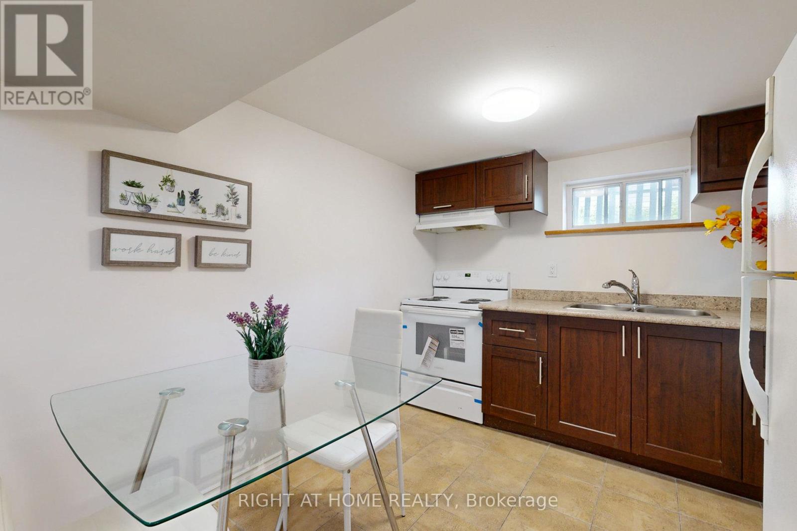 Lower - 78 Longford Drive, Newmarket, Ontario  L3Y 2Y4 - Photo 4 - N12754038