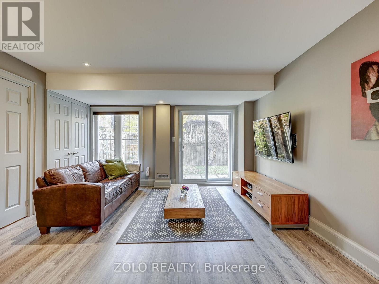 8 Burgon Place, Aurora, Ontario  L4G 7Y2 - Photo 2 - N12754090