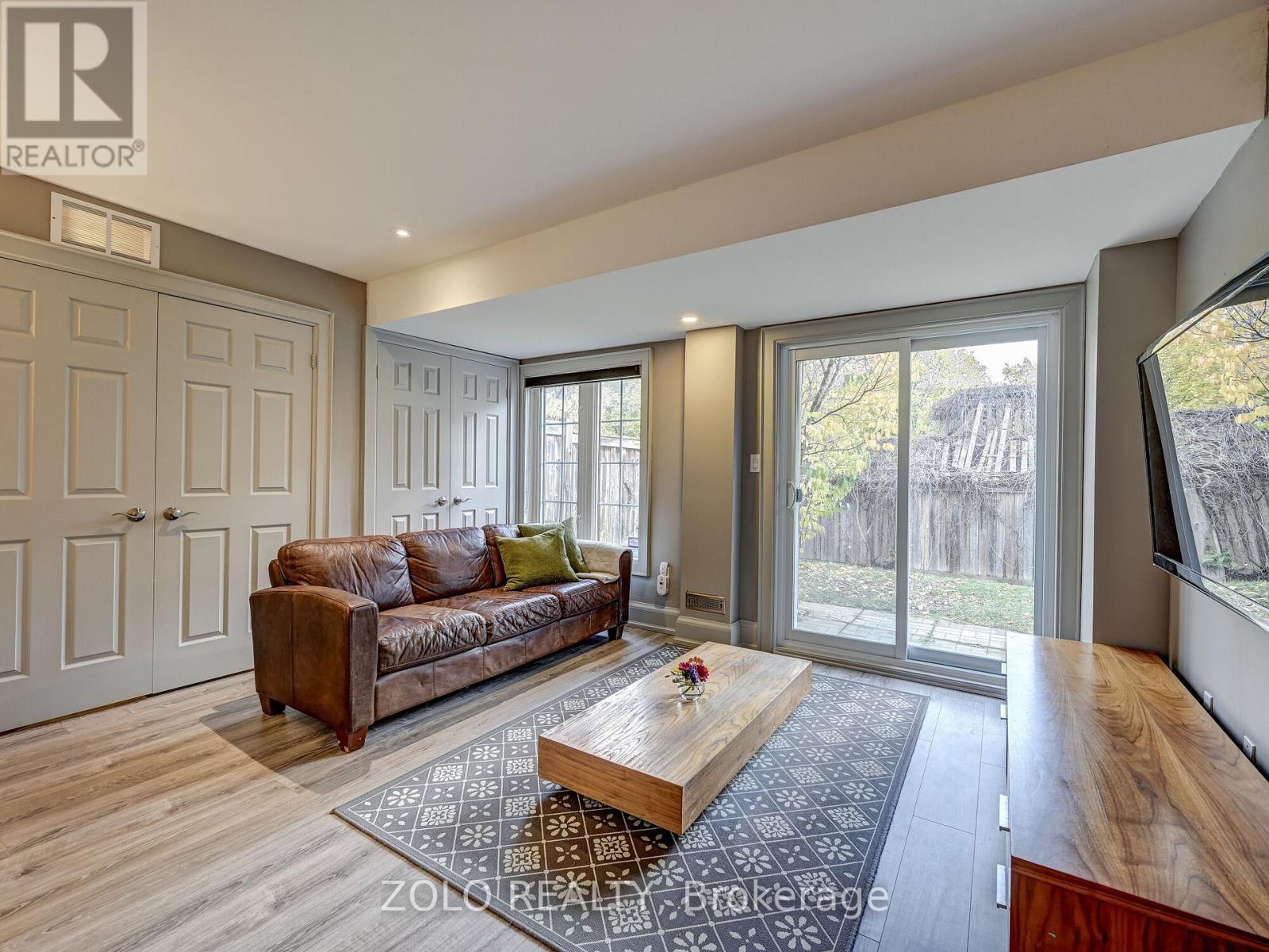 8 Burgon Place, Aurora, Ontario  L4G 7Y2 - Photo 3 - N12754090