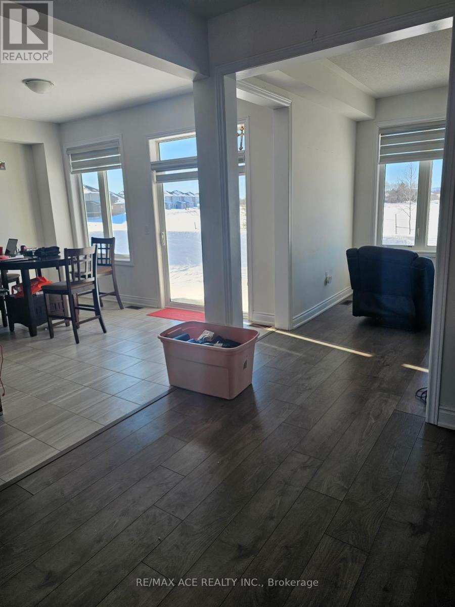 37 Union Boulevard, Wasaga Beach, Ontario  L9Z 0M6 - Photo 3 - S12753902