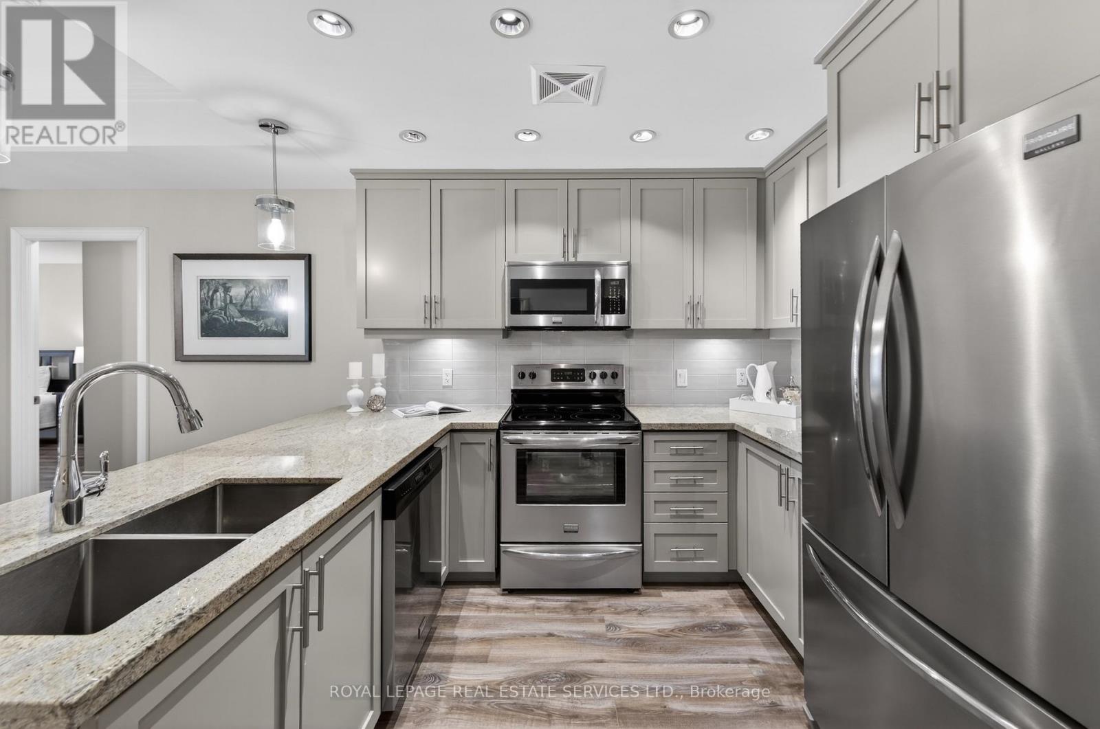 410 - 205 Lakeshore Road W, Oakville, Ontario  L6K 0H8 - Photo 11 - W12753834