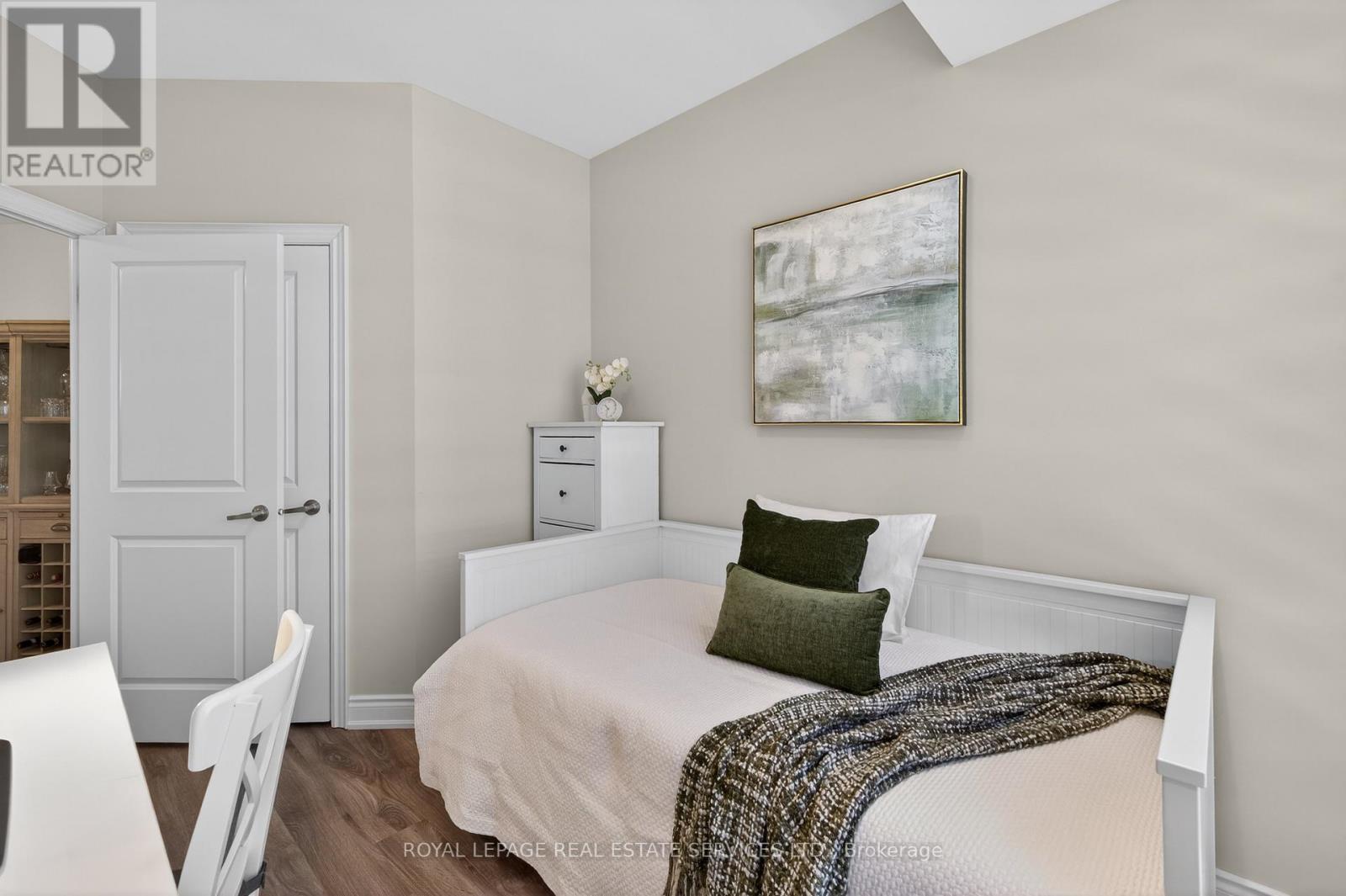 410 - 205 Lakeshore Road W, Oakville, Ontario  L6K 0H8 - Photo 26 - W12753834