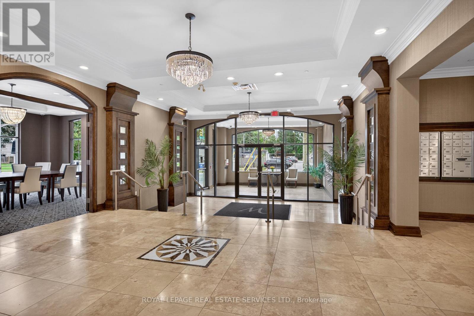 410 - 205 Lakeshore Road W, Oakville, Ontario  L6K 0H8 - Photo 5 - W12753834