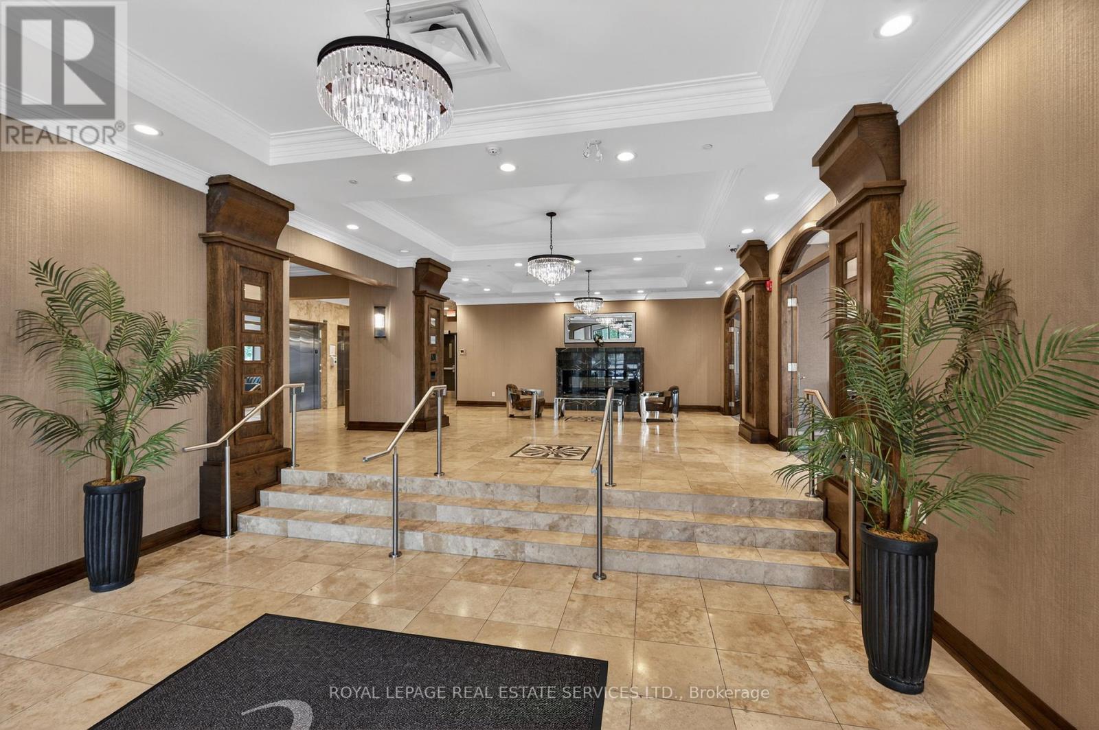 410 - 205 Lakeshore Road W, Oakville, Ontario  L6K 0H8 - Photo 6 - W12753834