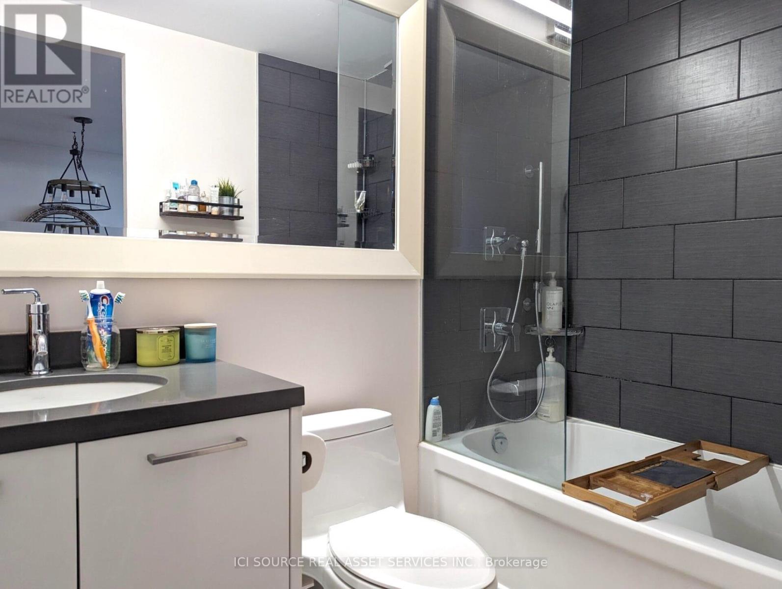 2815 - 88 Park Lawn Road, Toronto (Mimico), Ontario  M8Y 0B5 - Photo 2 - W12753894