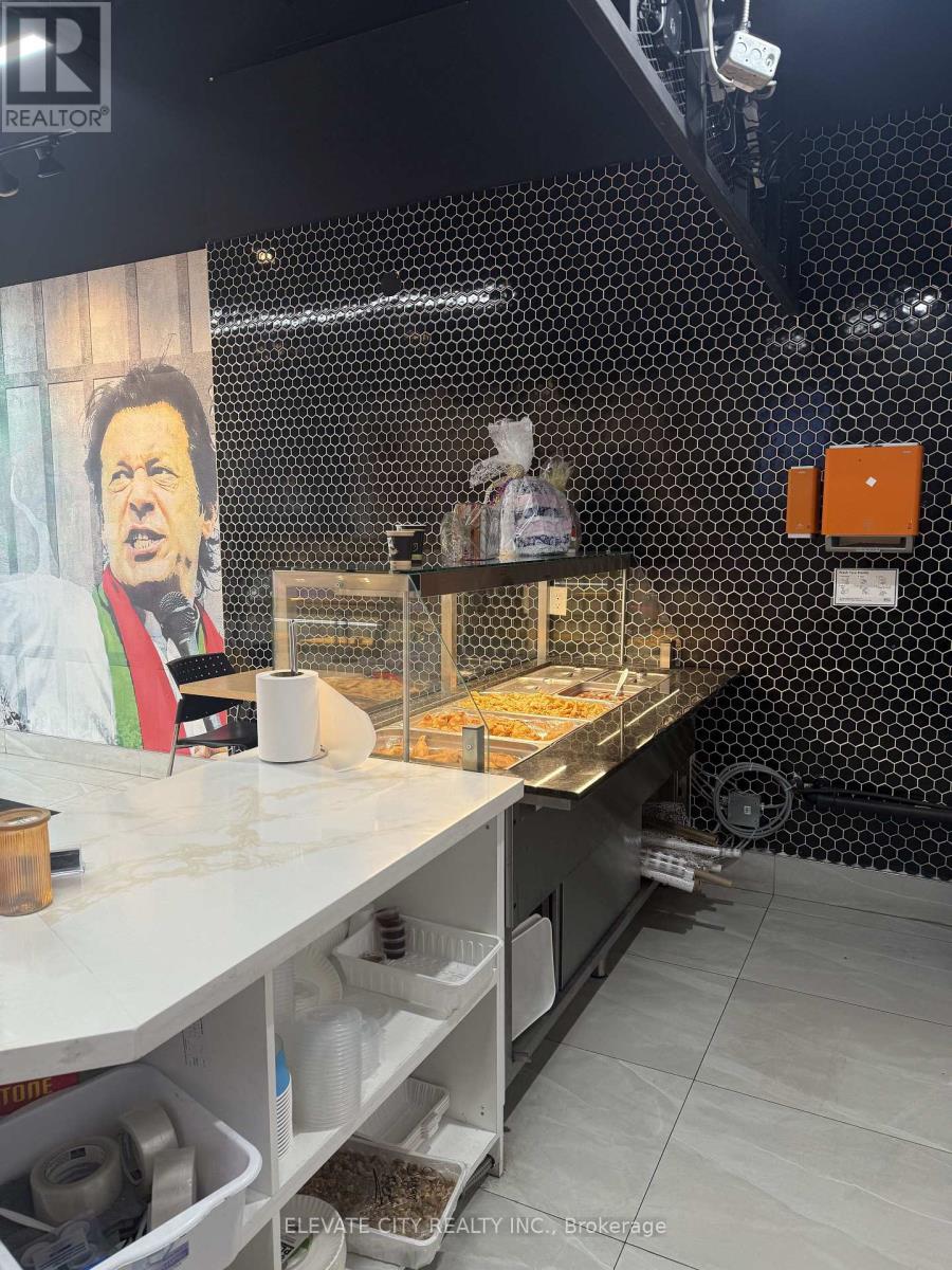 40 - 3910 Eglinton Avenue W, Mississauga, Ontario  L5M 2R9 - Photo 4 - W12753914