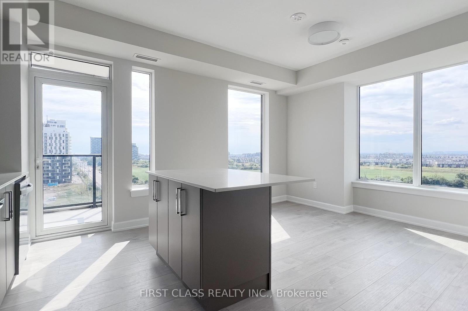 815 - 3200 William Coltson Avenue, Oakville, Ontario  L6H 7W6 - Photo 2 - W12753928