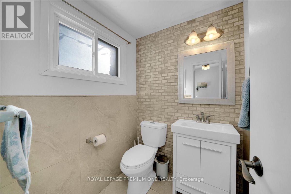 30 Mitchell Avenue, Brampton, Ontario  L6Z 1H3 - Photo 5 - W12753936