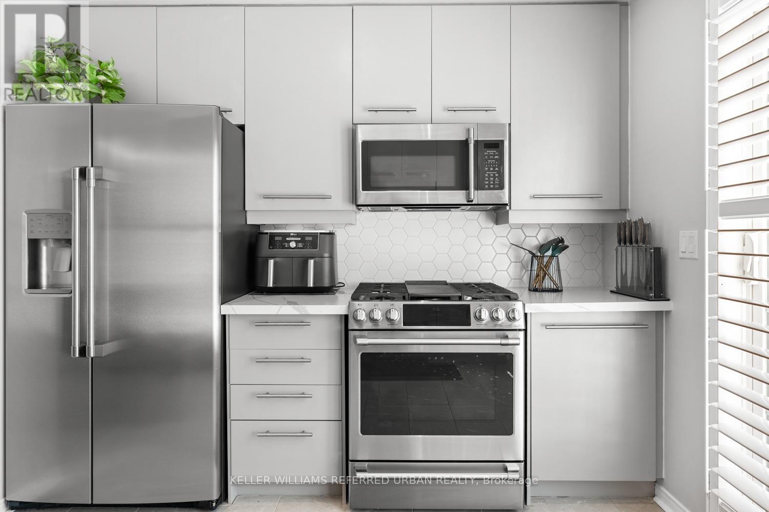 19 - 6 Windermere Avenue, Toronto (High Park-Swansea), Ontario  M6S 3J1 - Photo 10 - W12753974