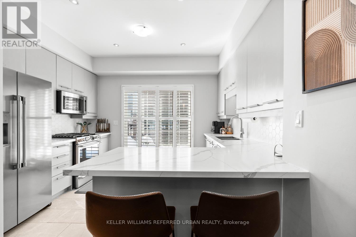 19 - 6 Windermere Avenue, Toronto (High Park-Swansea), Ontario  M6S 3J1 - Photo 8 - W12753974