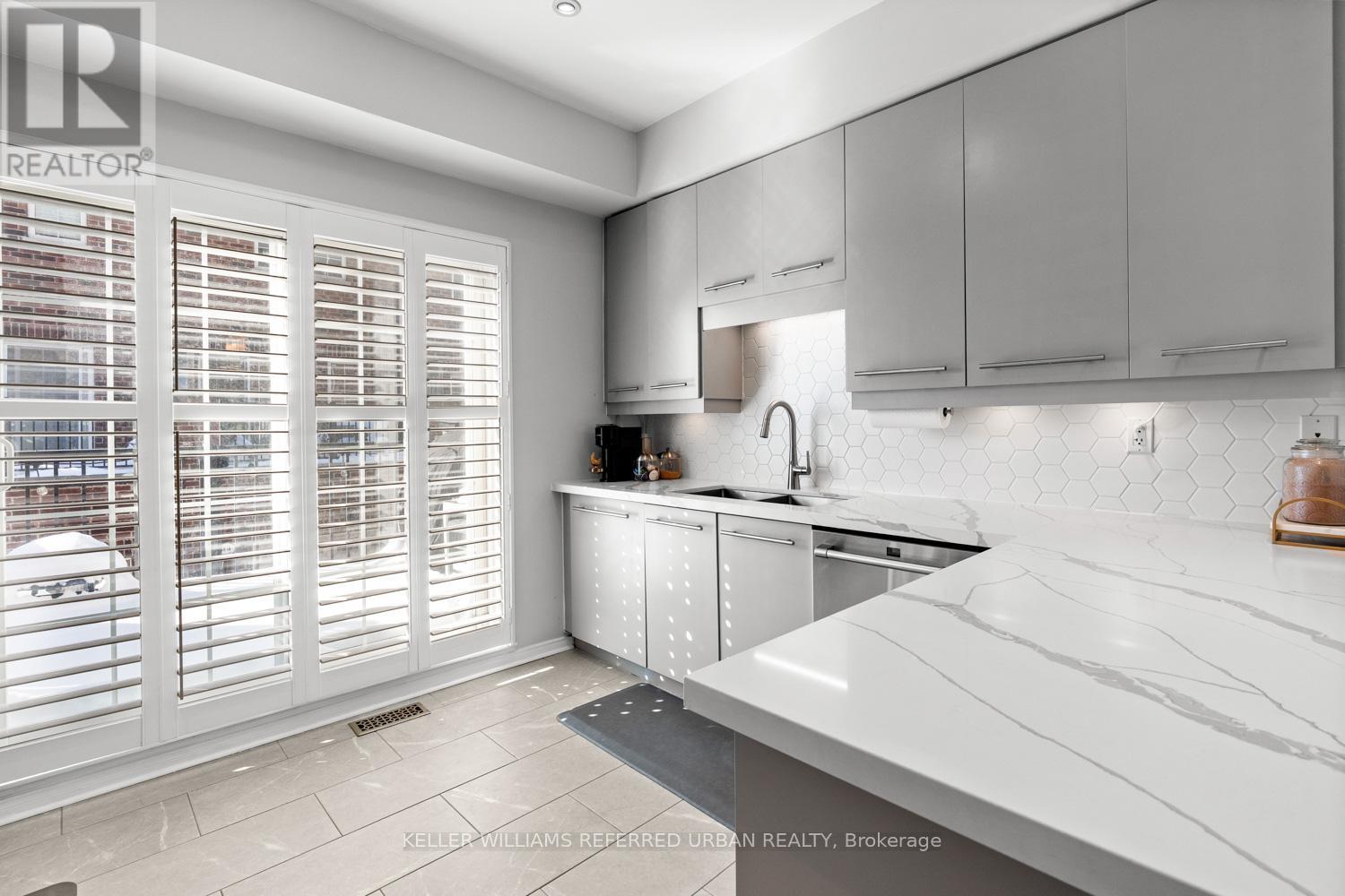 19 - 6 Windermere Avenue, Toronto (High Park-Swansea), Ontario  M6S 3J1 - Photo 9 - W12753974