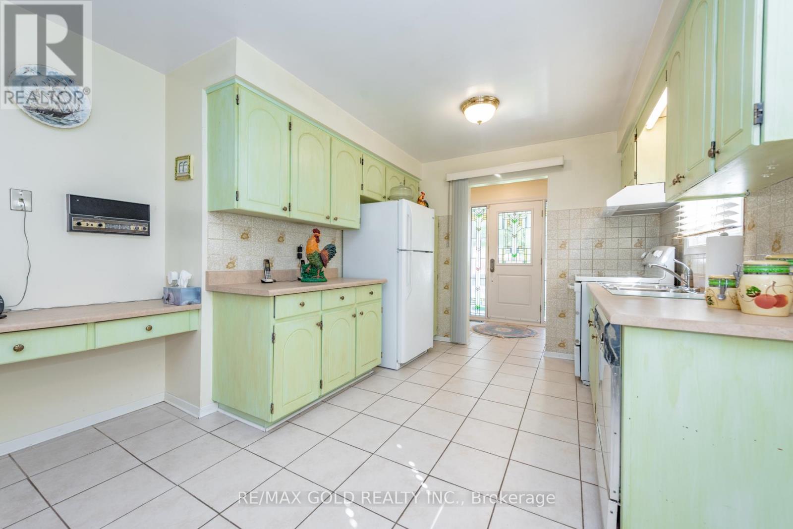 64 Malcolm Crescent, Brampton, Ontario  L6S 3C8 - Photo 10 - W12754004