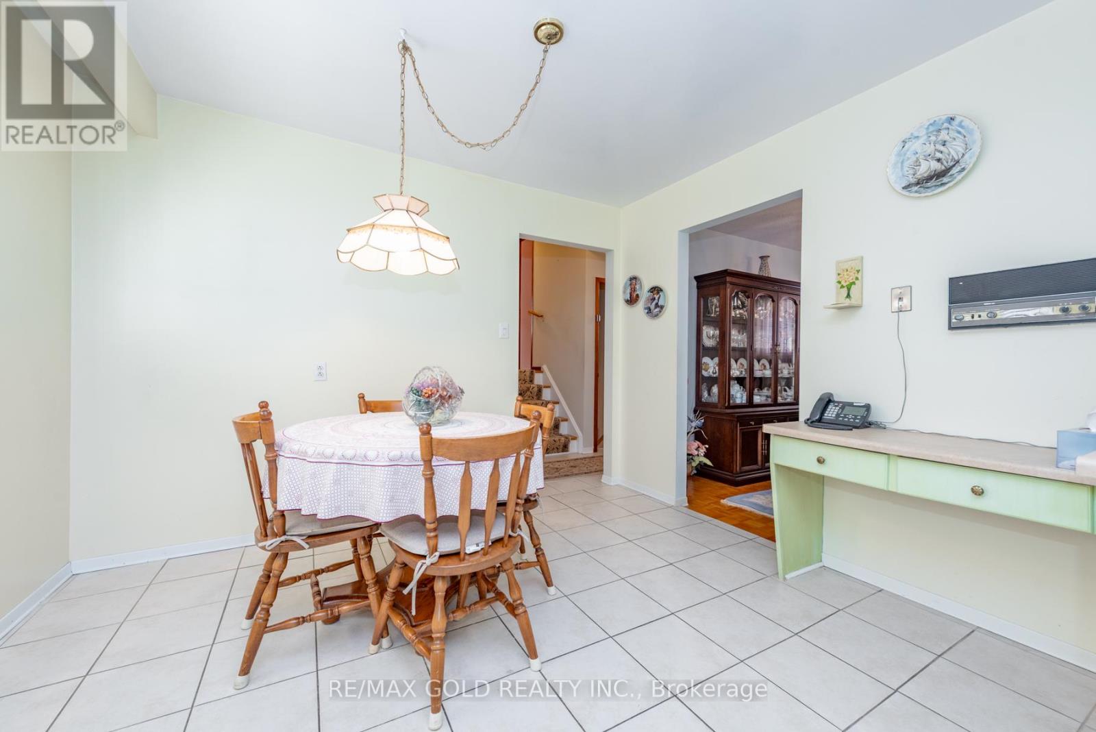 64 Malcolm Crescent, Brampton, Ontario  L6S 3C8 - Photo 11 - W12754004