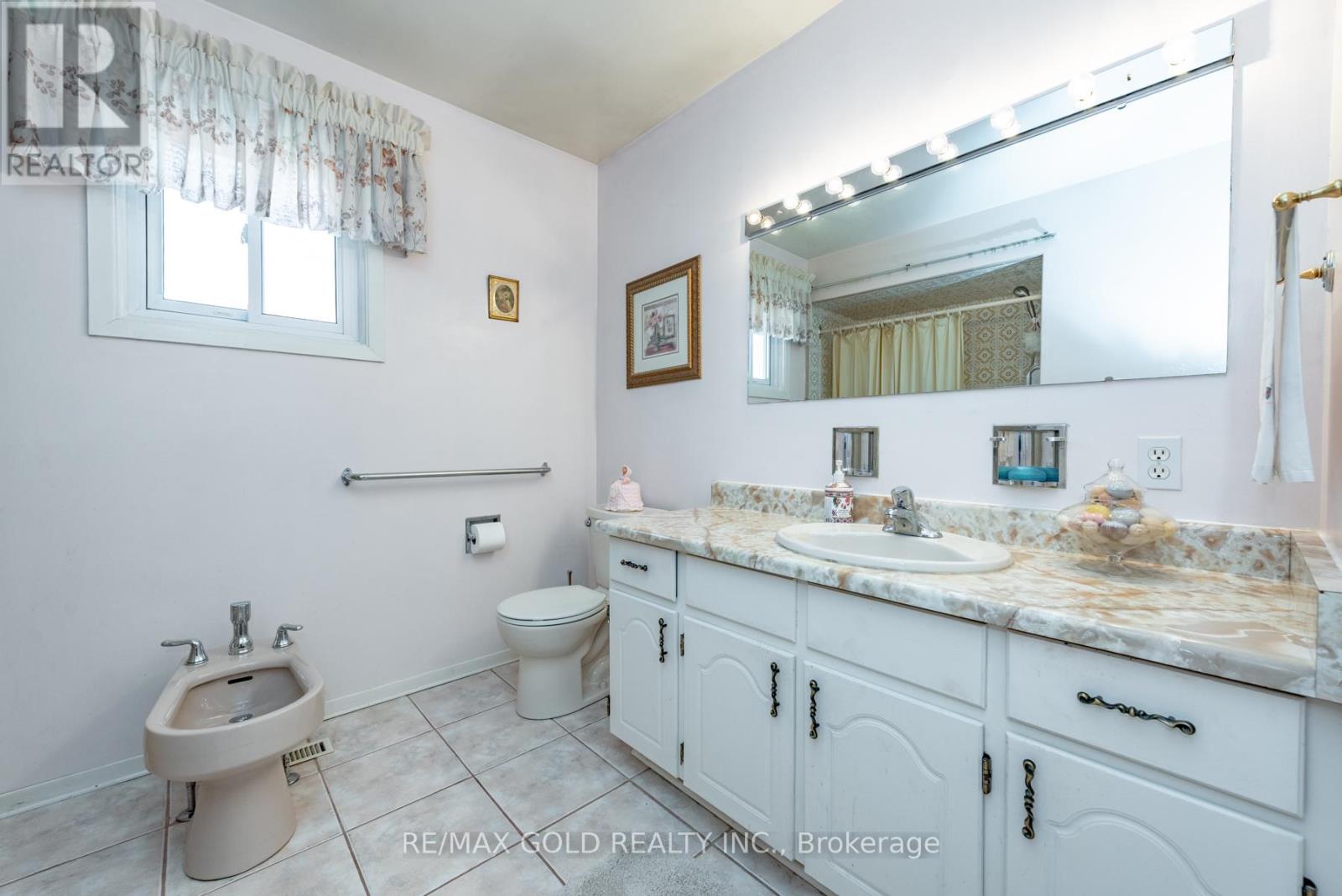 64 Malcolm Crescent, Brampton, Ontario  L6S 3C8 - Photo 13 - W12754004