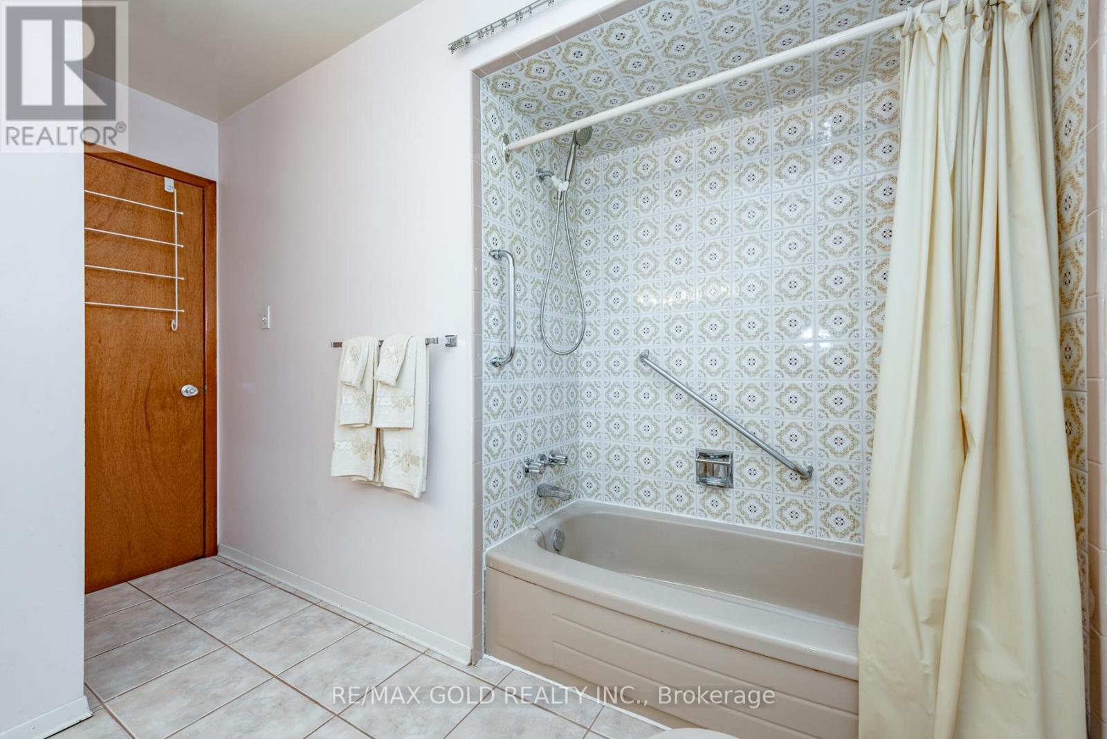 64 Malcolm Crescent, Brampton, Ontario  L6S 3C8 - Photo 14 - W12754004