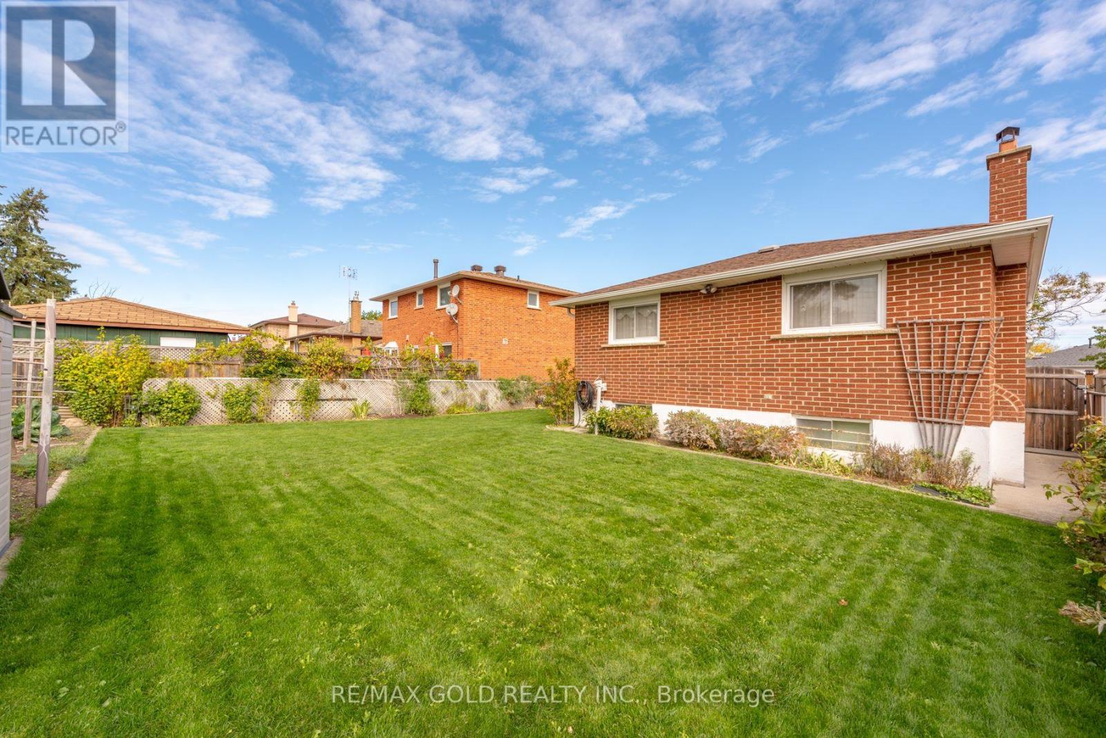 64 Malcolm Crescent, Brampton, Ontario  L6S 3C8 - Photo 38 - W12754004