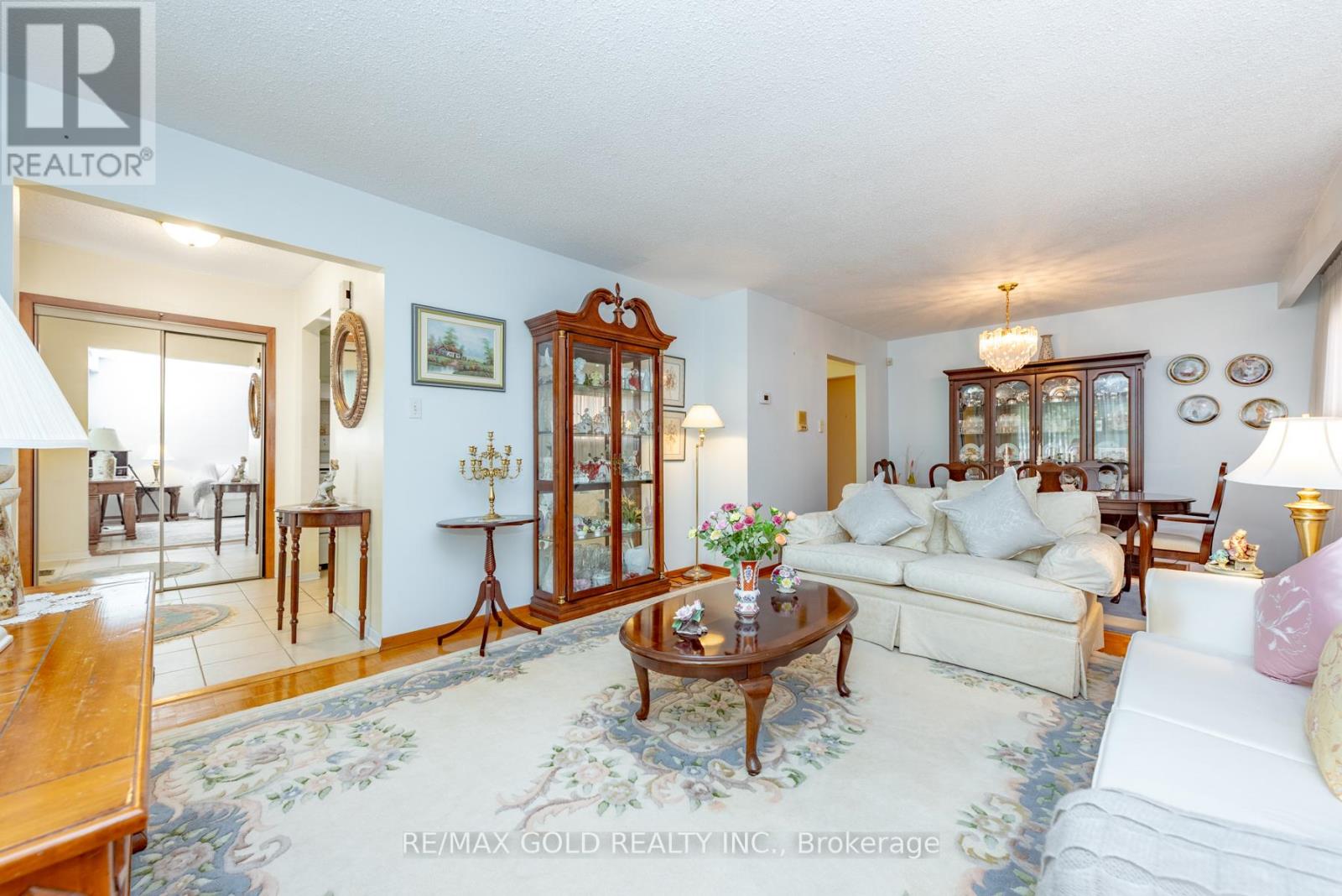 64 Malcolm Crescent, Brampton, Ontario  L6S 3C8 - Photo 5 - W12754004