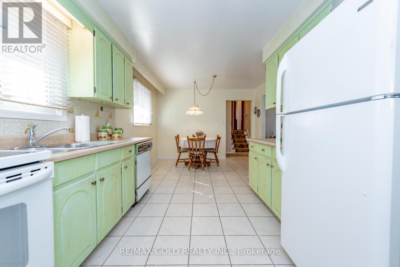 64 Malcolm Crescent, Brampton, Ontario  L6S 3C8 - Photo 8 - W12754004