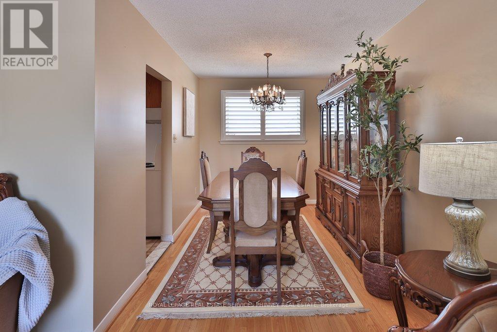 7 Roseglen Crescent, Toronto, Ontario  M3N 1G7 - Photo 10 - W12754052