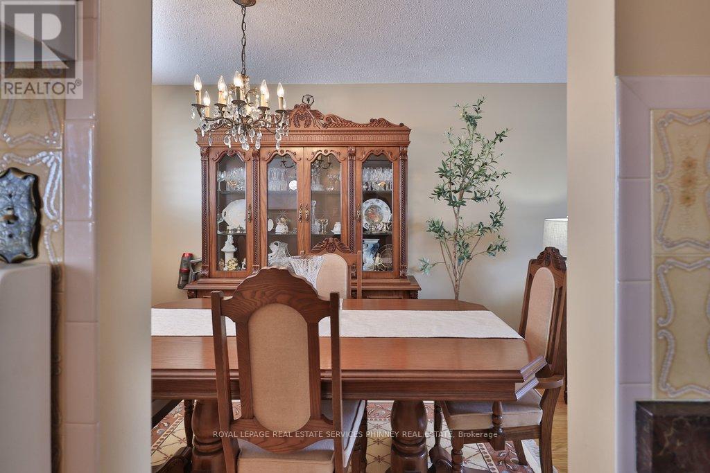 7 Roseglen Crescent, Toronto, Ontario  M3N 1G7 - Photo 16 - W12754052