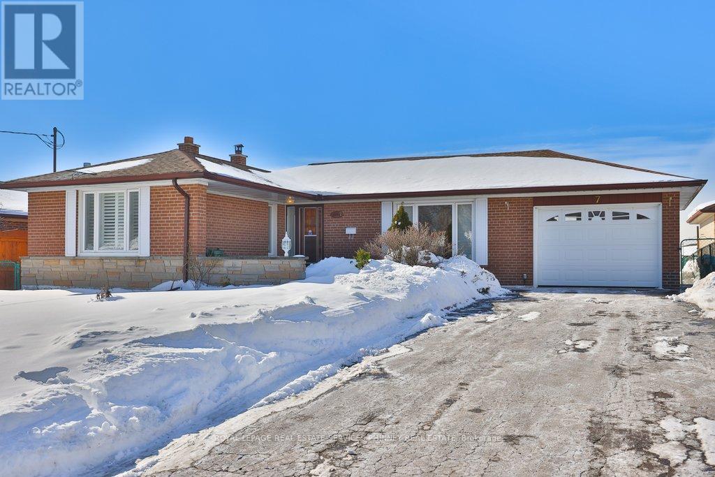 7 Roseglen Crescent, Toronto, Ontario  M3N 1G7 - Photo 2 - W12754052