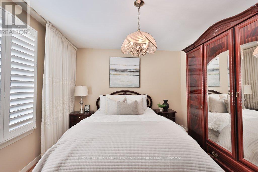 7 Roseglen Crescent, Toronto, Ontario  M3N 1G7 - Photo 20 - W12754052