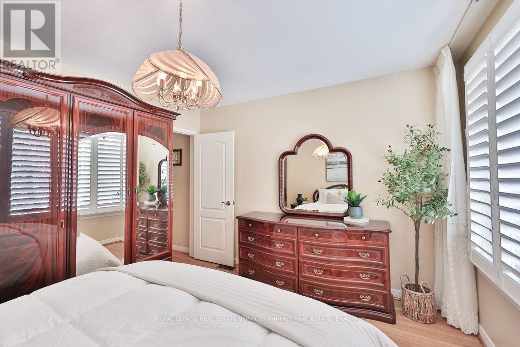 7 Roseglen Crescent, Toronto, Ontario  M3N 1G7 - Photo 21 - W12754052