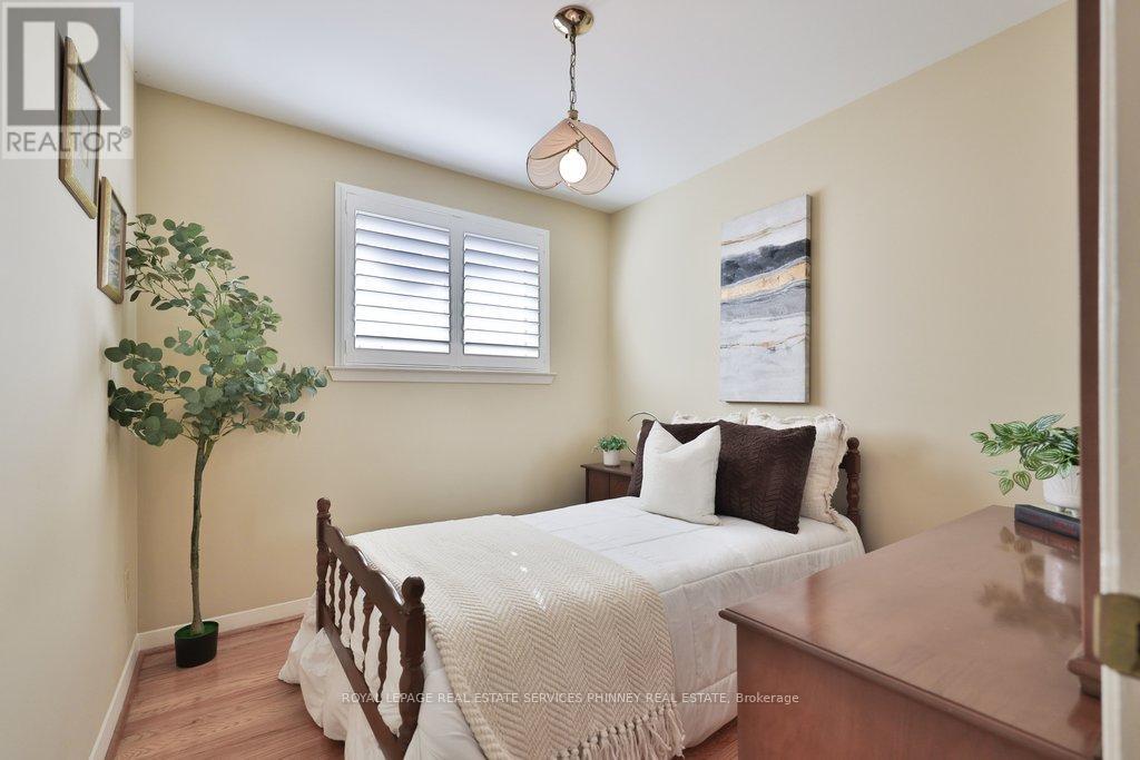 7 Roseglen Crescent, Toronto, Ontario  M3N 1G7 - Photo 23 - W12754052