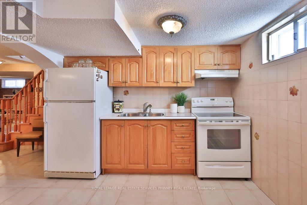 7 Roseglen Crescent, Toronto, Ontario  M3N 1G7 - Photo 29 - W12754052