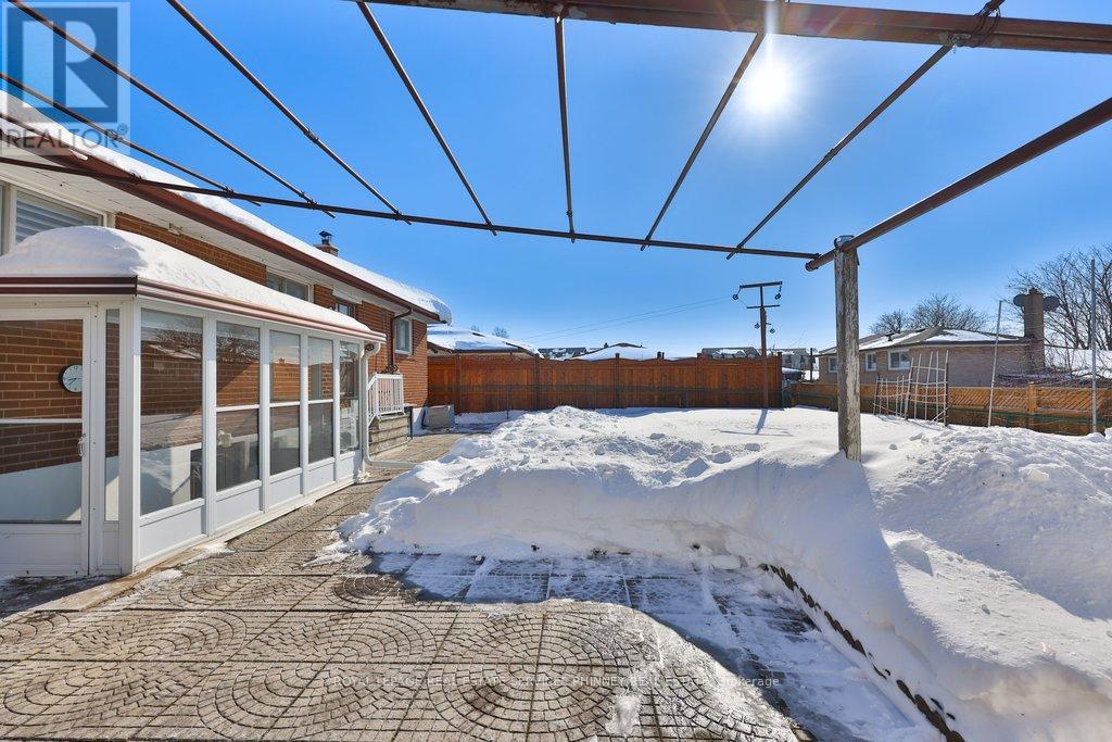 7 Roseglen Crescent, Toronto, Ontario  M3N 1G7 - Photo 37 - W12754052