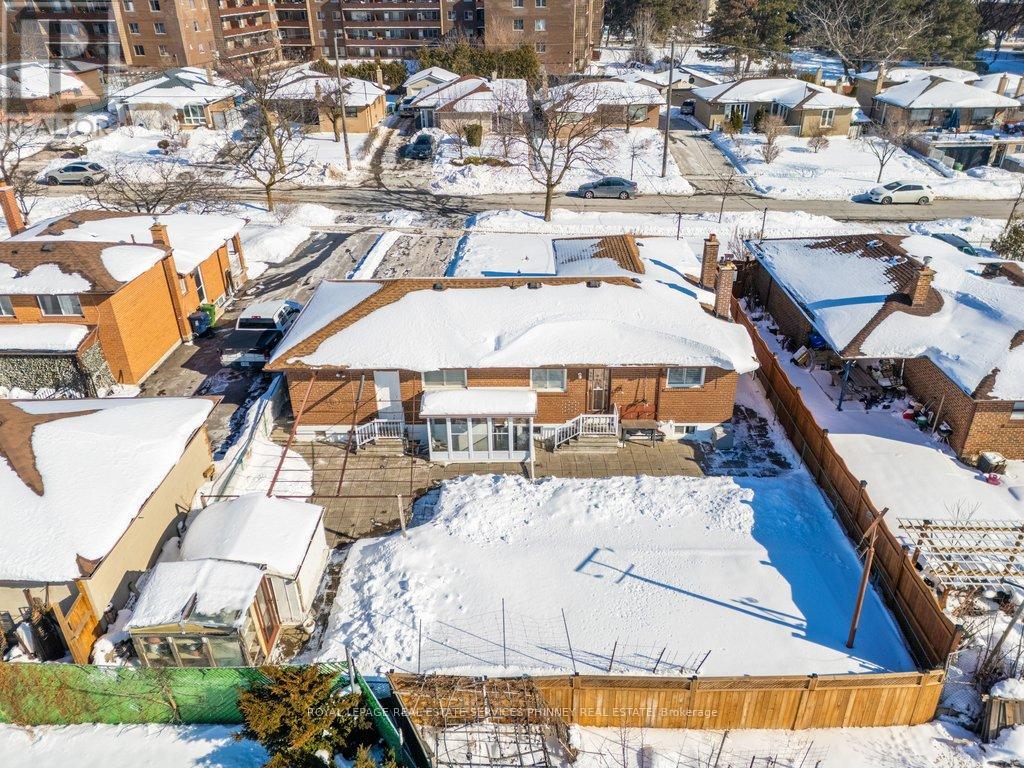 7 Roseglen Crescent, Toronto, Ontario  M3N 1G7 - Photo 40 - W12754052